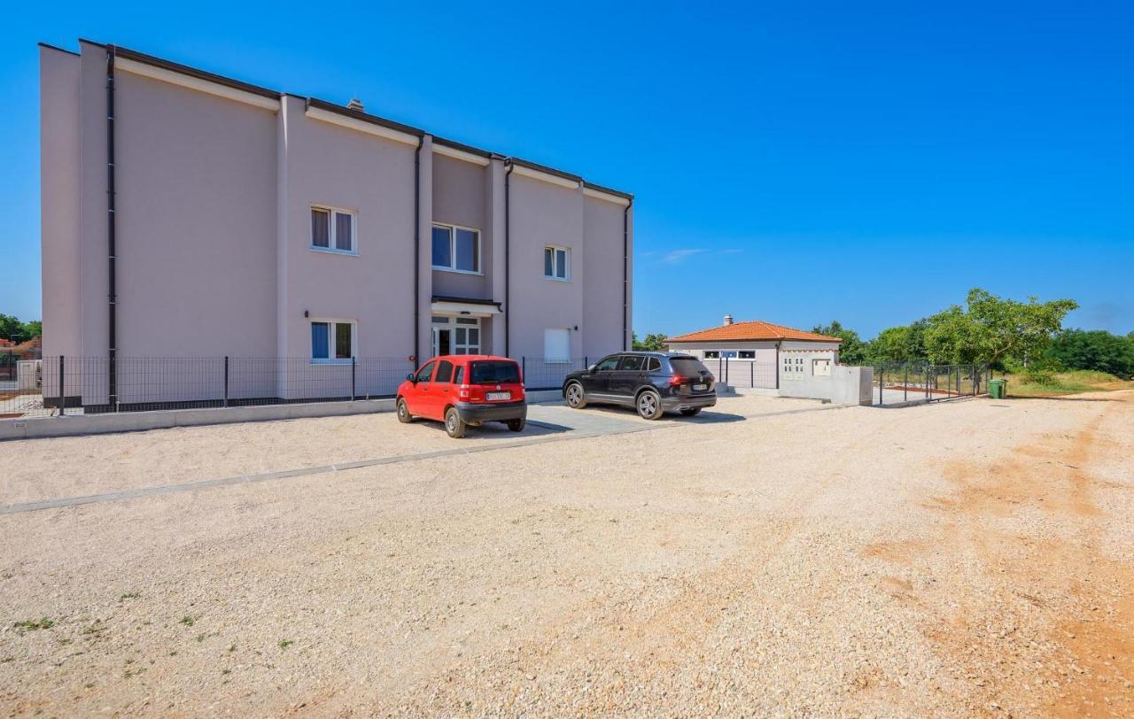 Apartmani Lucija Porec Exterior photo