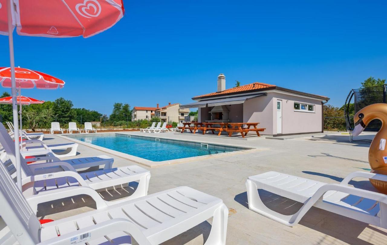 Apartmani Lucija Porec Exterior photo