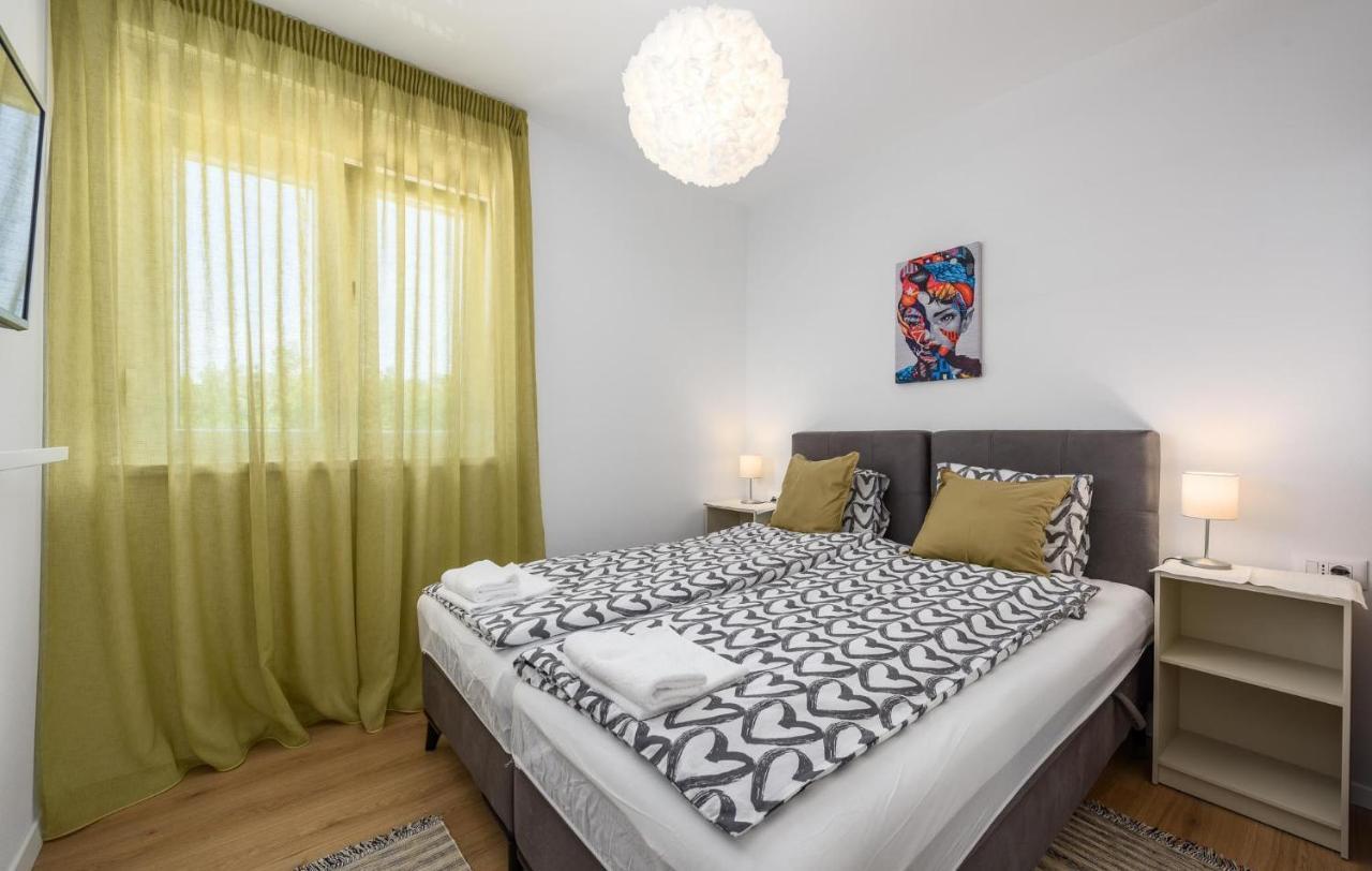 Apartmani Lucija Porec Exterior photo