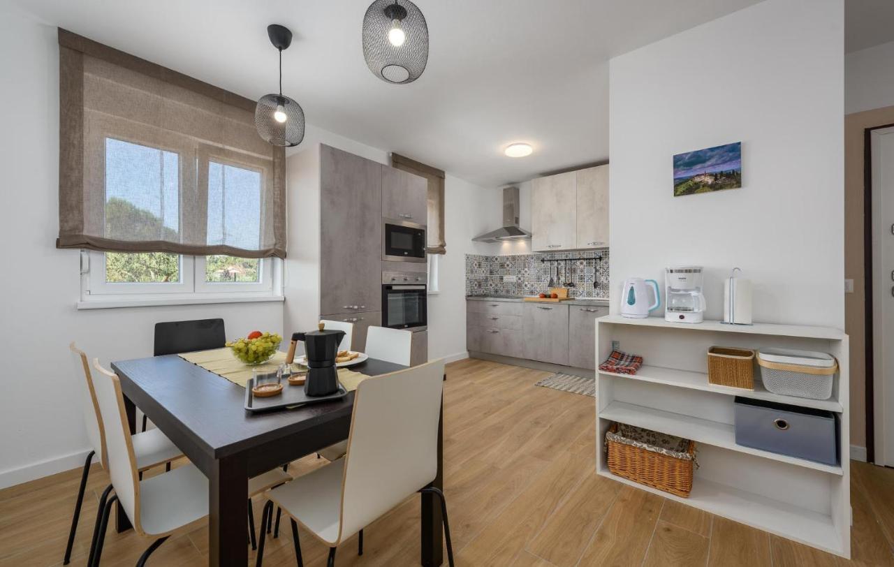 Apartmani Lucija Porec Exterior photo