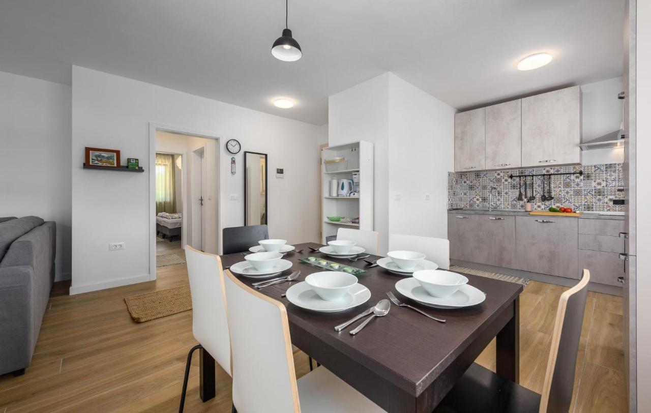 Apartmani Lucija Porec Exterior photo