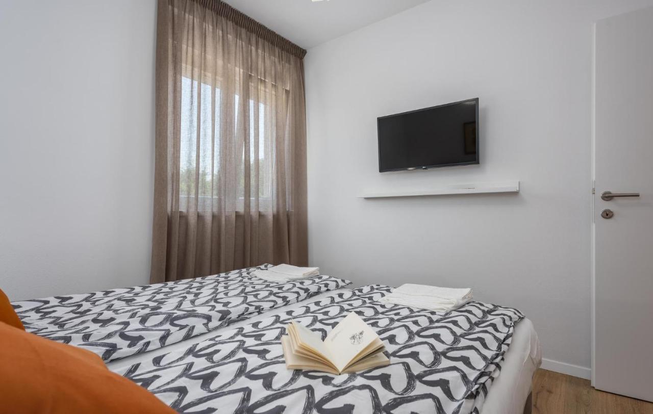 Apartmani Lucija Porec Exterior photo