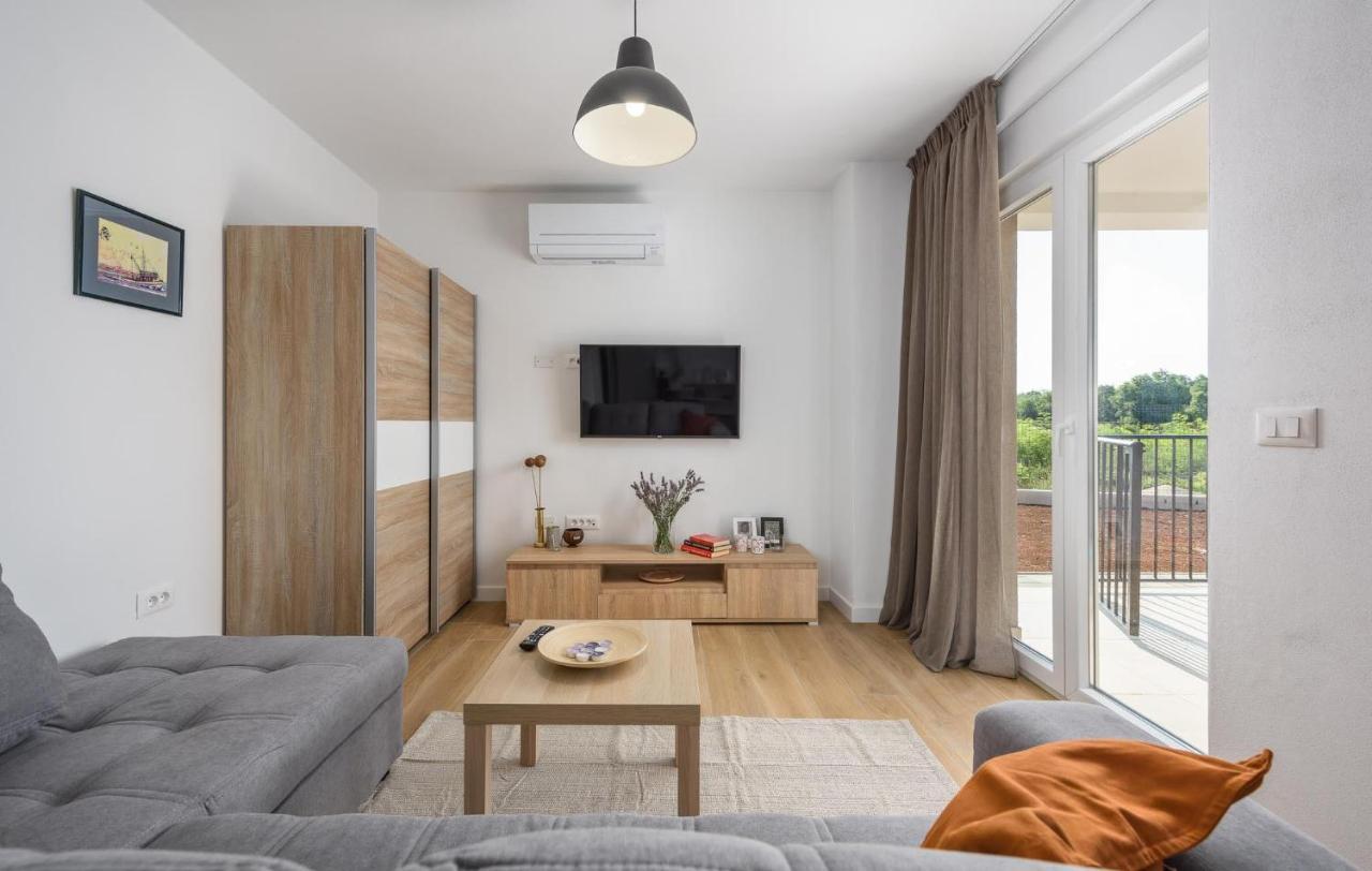 Apartmani Lucija Porec Exterior photo