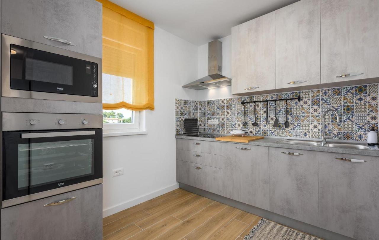 Apartmani Lucija Porec Exterior photo