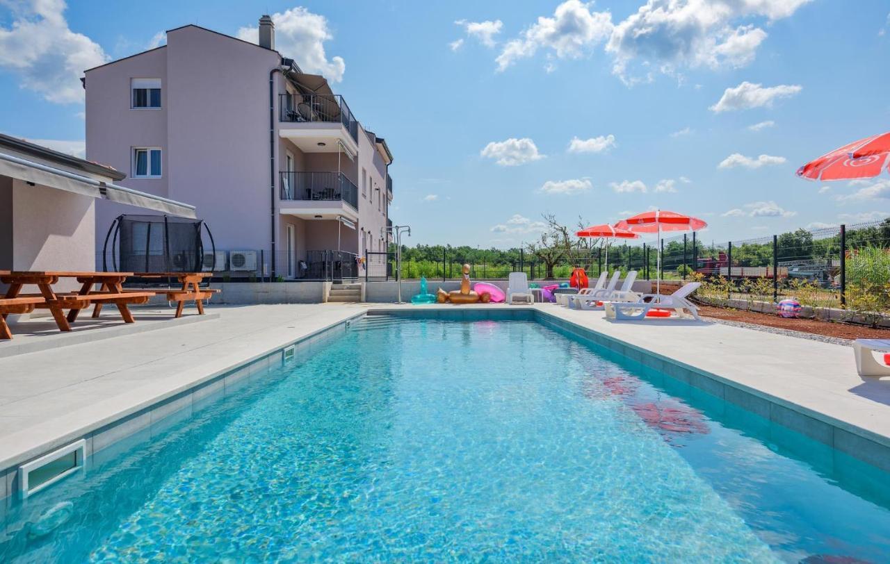 Apartmani Lucija Porec Exterior photo
