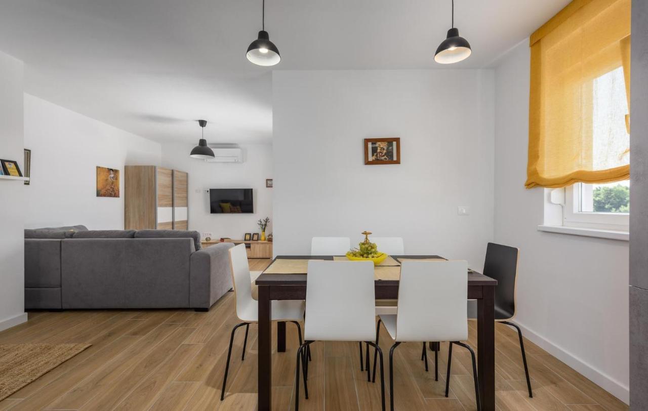 Apartmani Lucija Porec Exterior photo